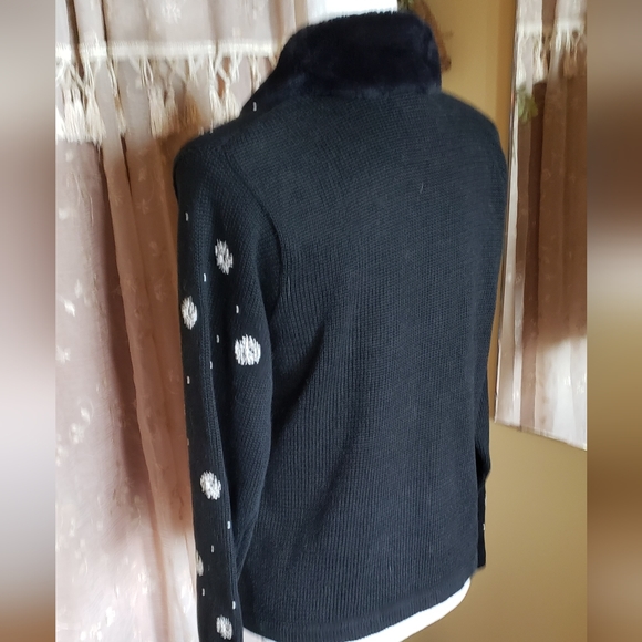 Victoria Jones | Sophisticated Christmas Sweater - Picture 6 of 16